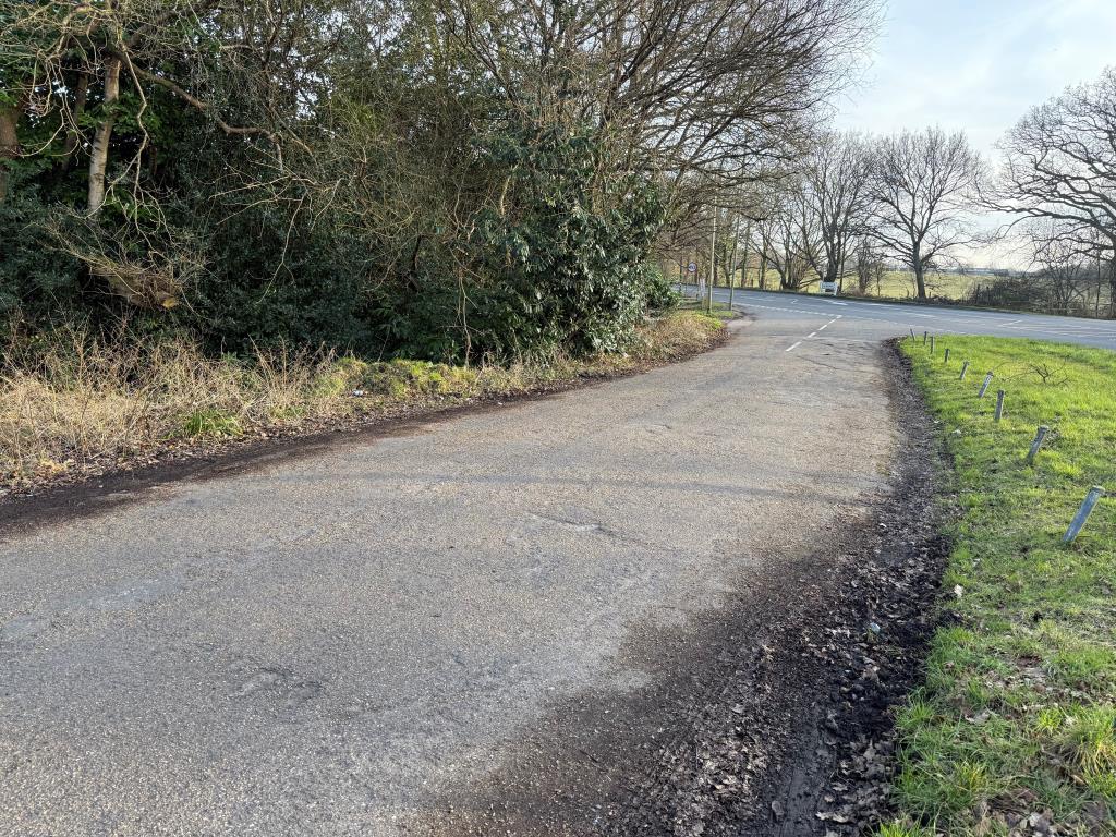 Lot: 67 - LAND WITH PLANNING FOR DETACHED DWELLING - Slip road from Woodcock Hill